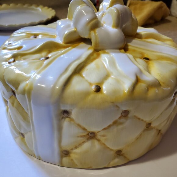 Vintage Cake Plate by Cresco, Inc. - Picture 3 of 16